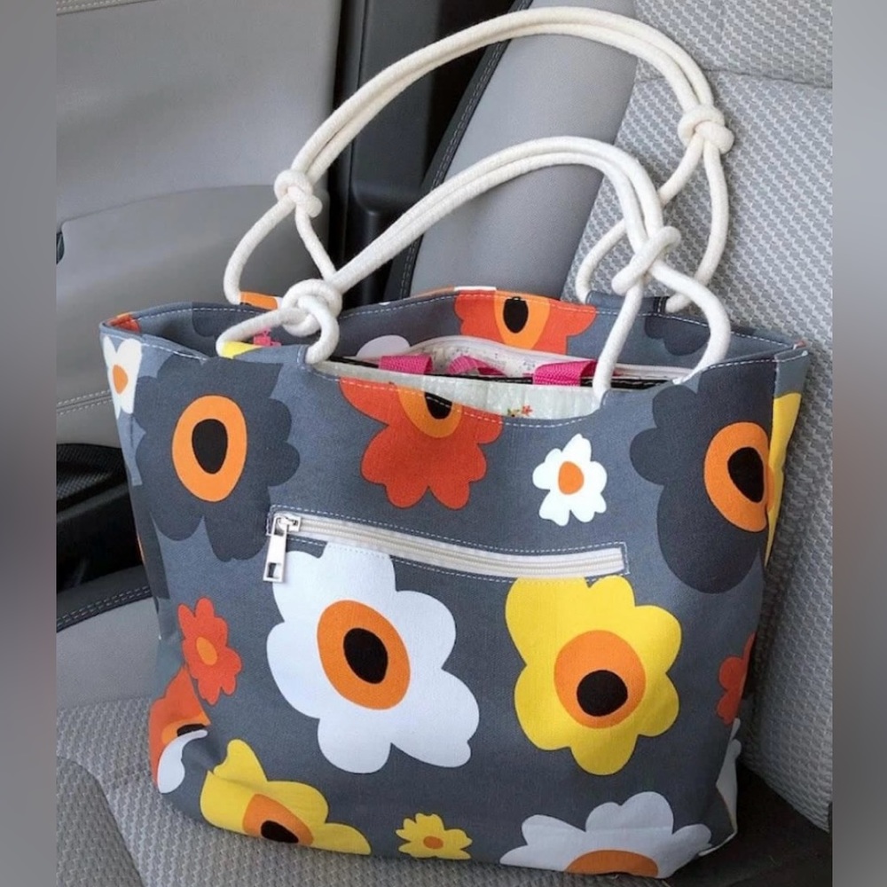 NWT Fall Blooms shoulder bag by Farmhouse Style great for summer